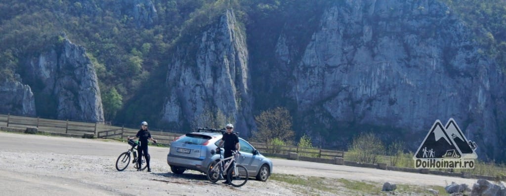 Parcare la intrarea in Cazanele Mici