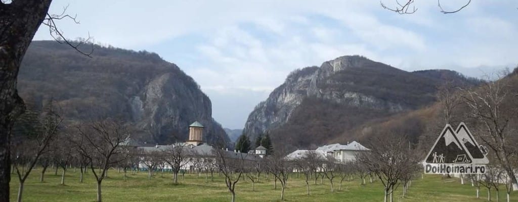 Mănăstirea Polovragi și Cheile Oltețului Mănăstirea Polovragi