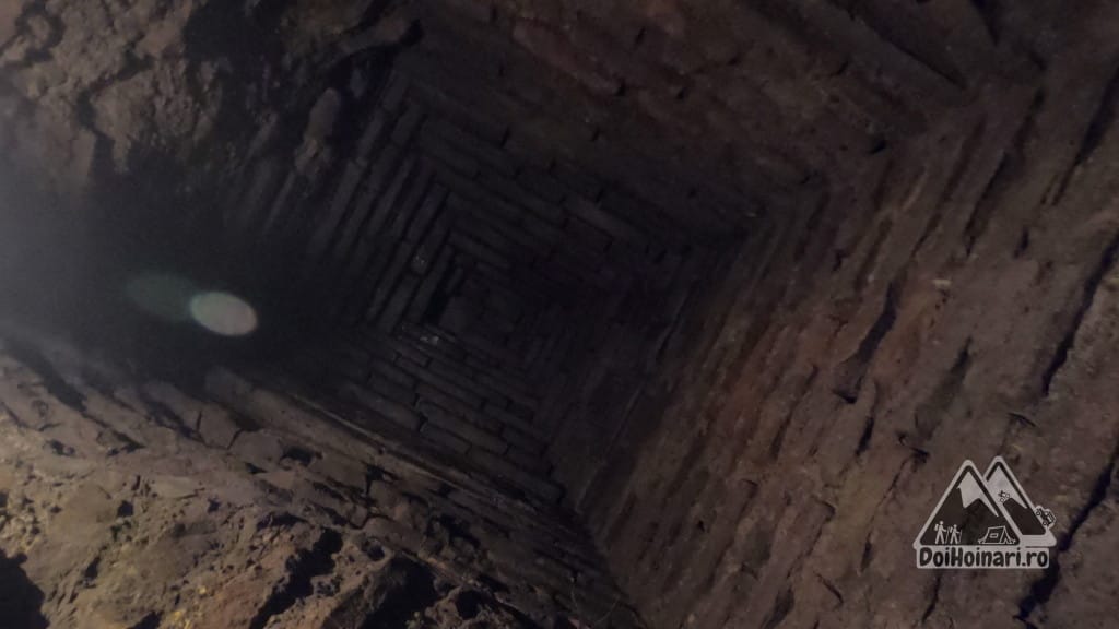 Fântâna Secretă - tavanul piramidă