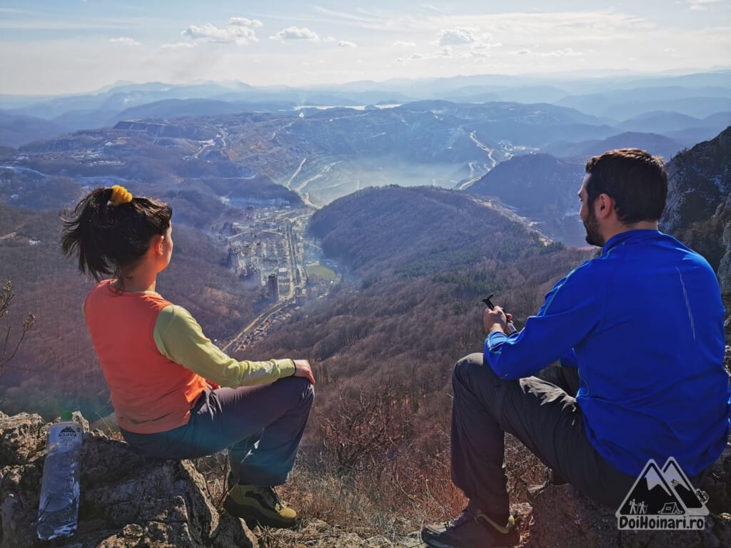 Orașul Majdanpek și mina, văzute de pe vf. Starica