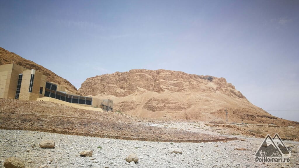 Acolo sus este Masada