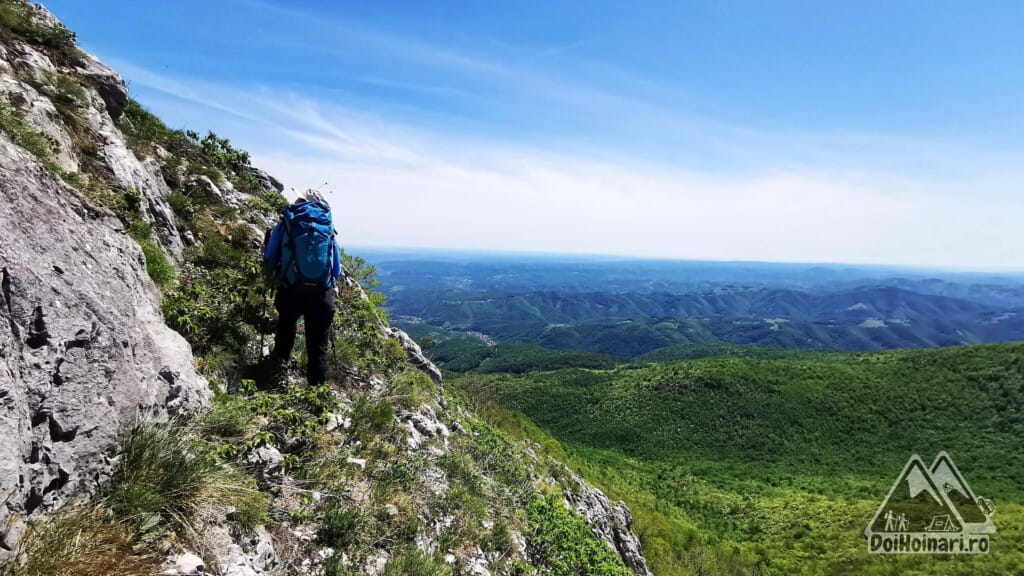 Urcare printre stânci