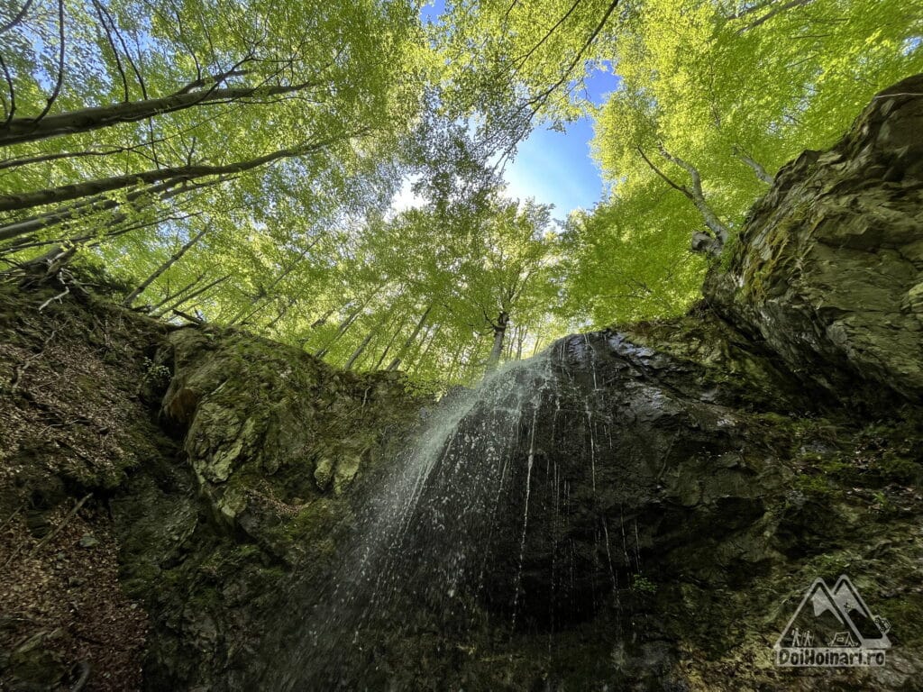 Cascada Trecătoarea Lupilor
