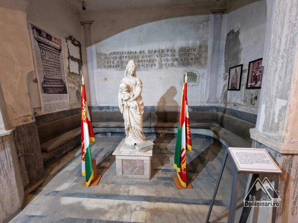 Statui Maternității, Băile Apollol