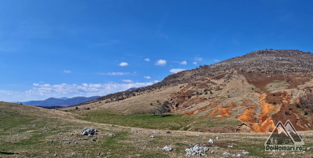 Platou Tufoaia și vârful Tufoaia (912m) Platou Tufoaia și vârful Tufoaia (912m)